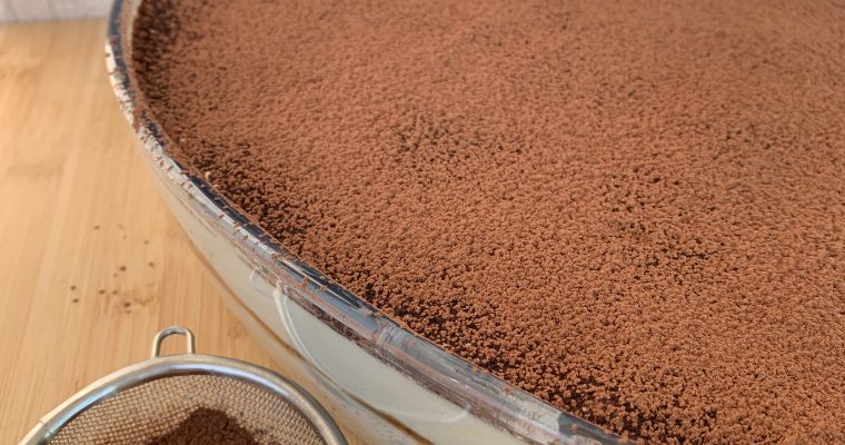 Tiramisu brez glutena z bananami in karamelo